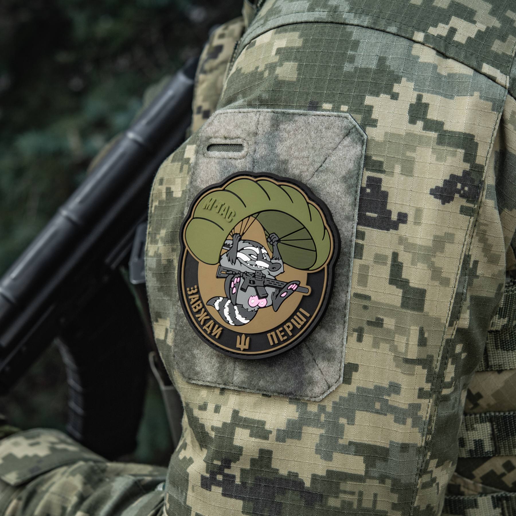 M-Tac нашивка Енот серо-розов. (PVC) — 12
