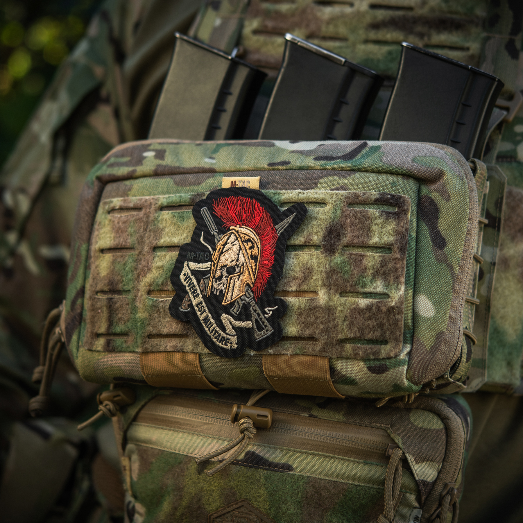 M-Tac нашивка шлем Vivere Est Militare (вышивка) — 3