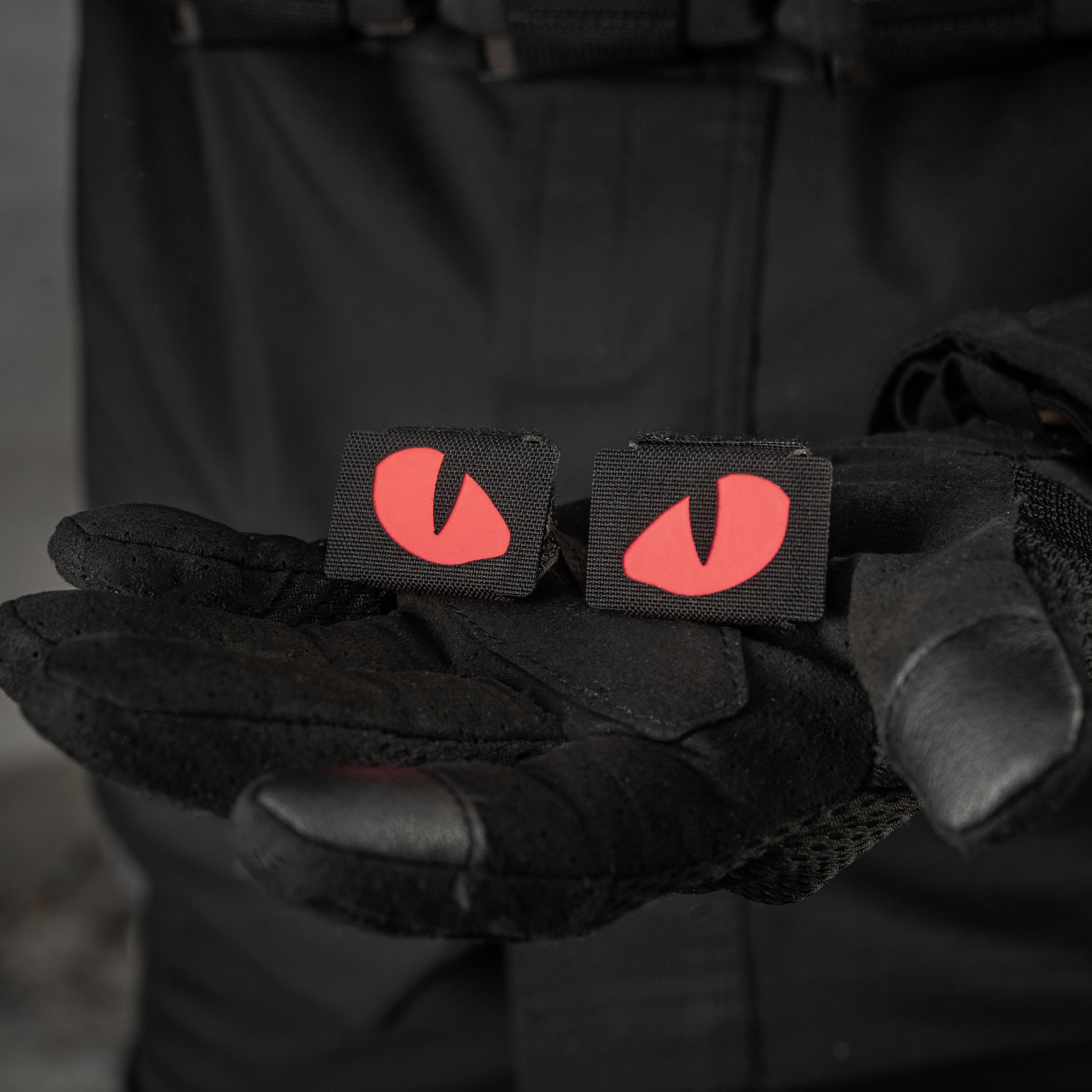 M-Tac нашивка Tiger Eyes Laser Cut (пара) Black/Red/GID — 8