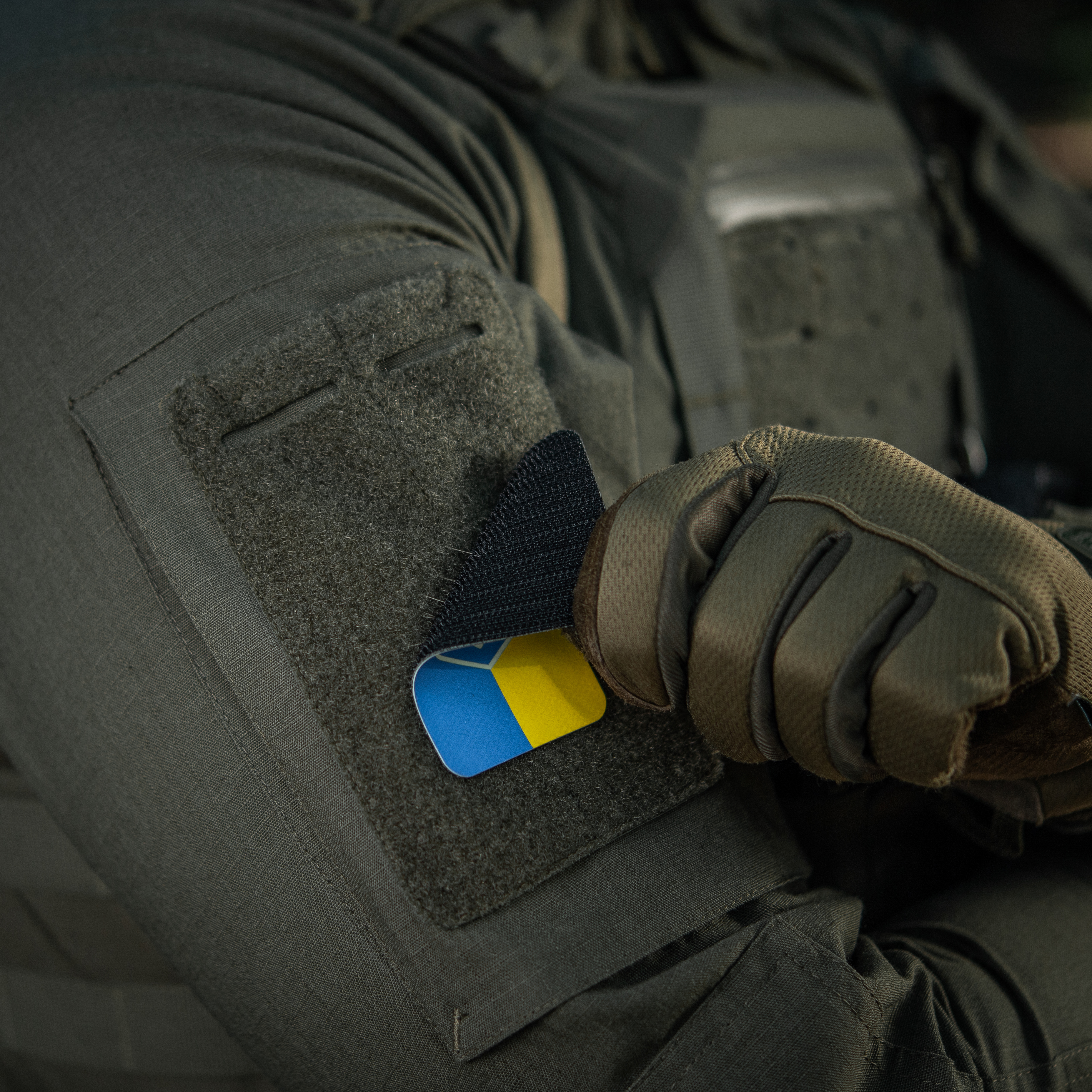 M-Tac нашивка флаг Украины с гербом (80х50 мм) вертикальная Full Color/GID — 10