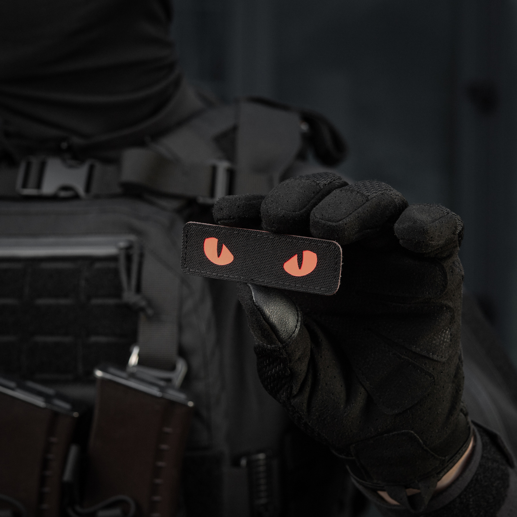 M-Tac нашивка Cat Eyes Laser Cut Black/Red/GID — 11