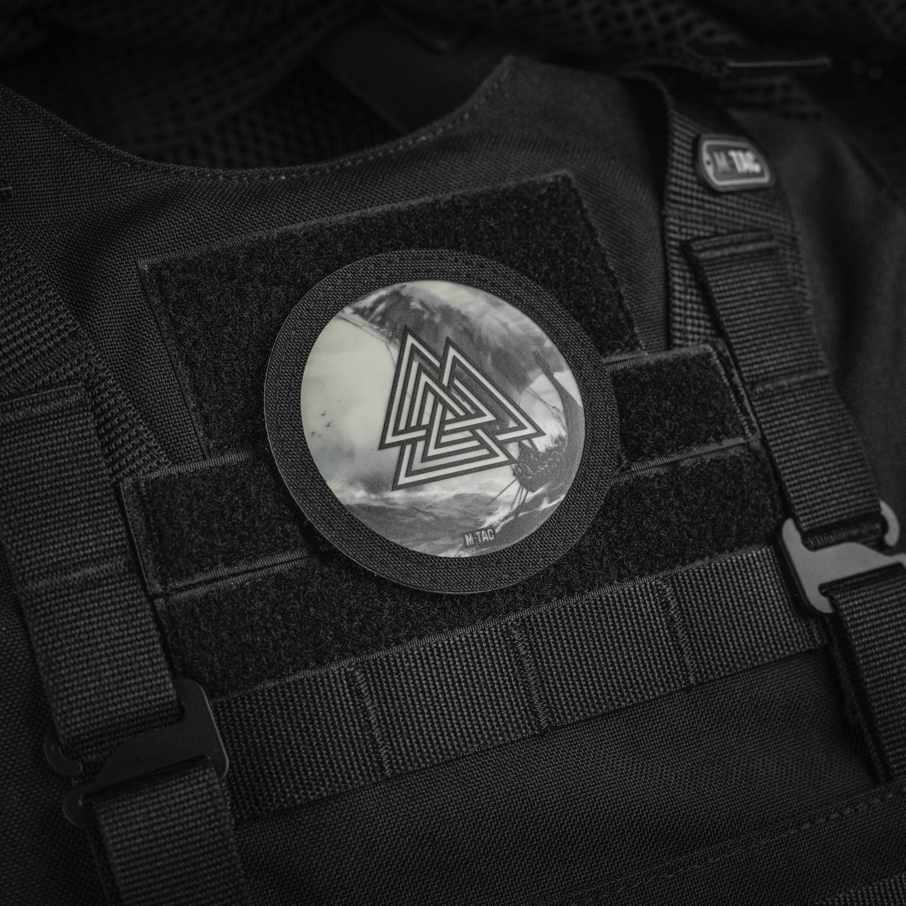 M-Tac нашивка Валькнут/Драккар круглая (80 мм) Black/GID — 6