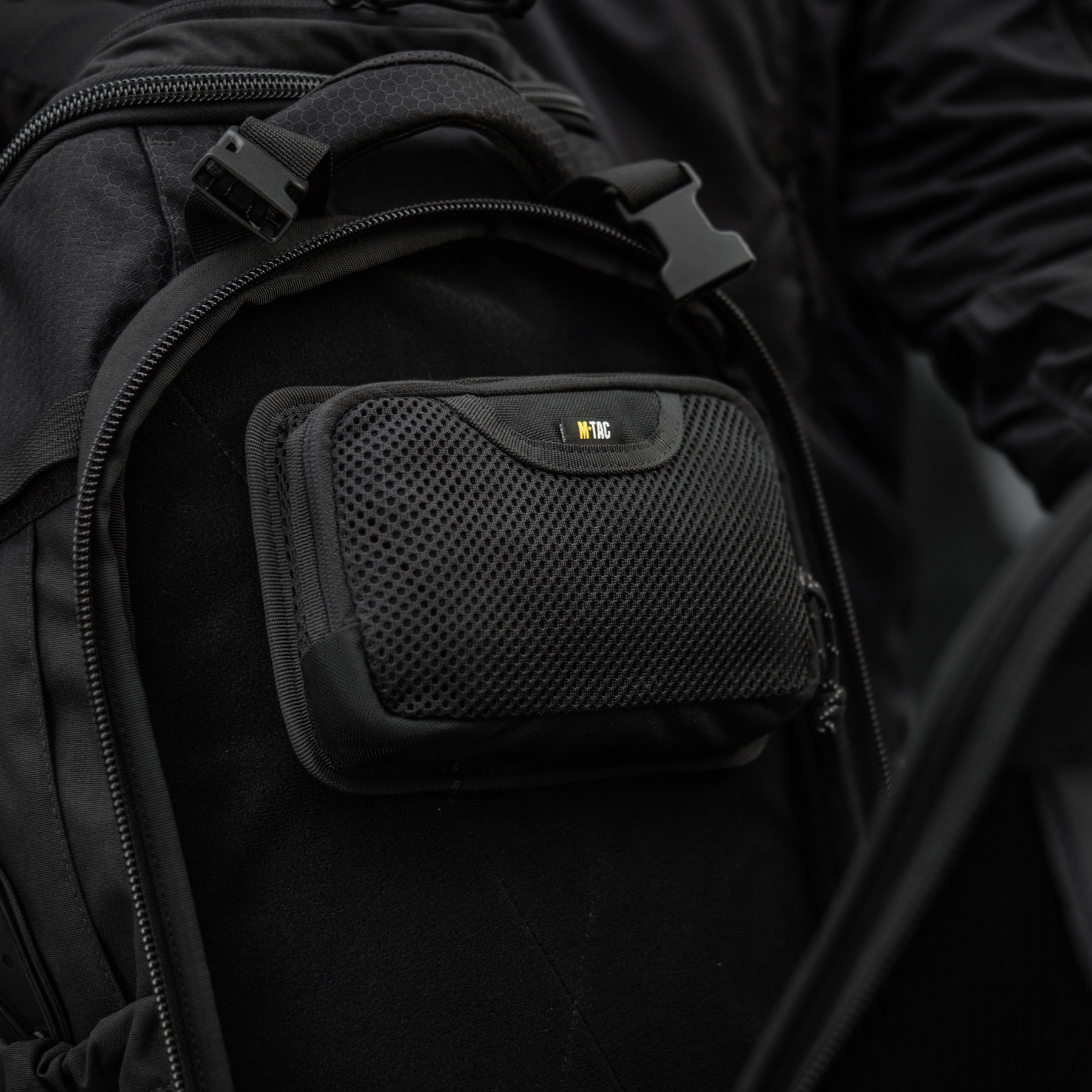 M-Tac вставка модульная карман на молнии Black — 10
