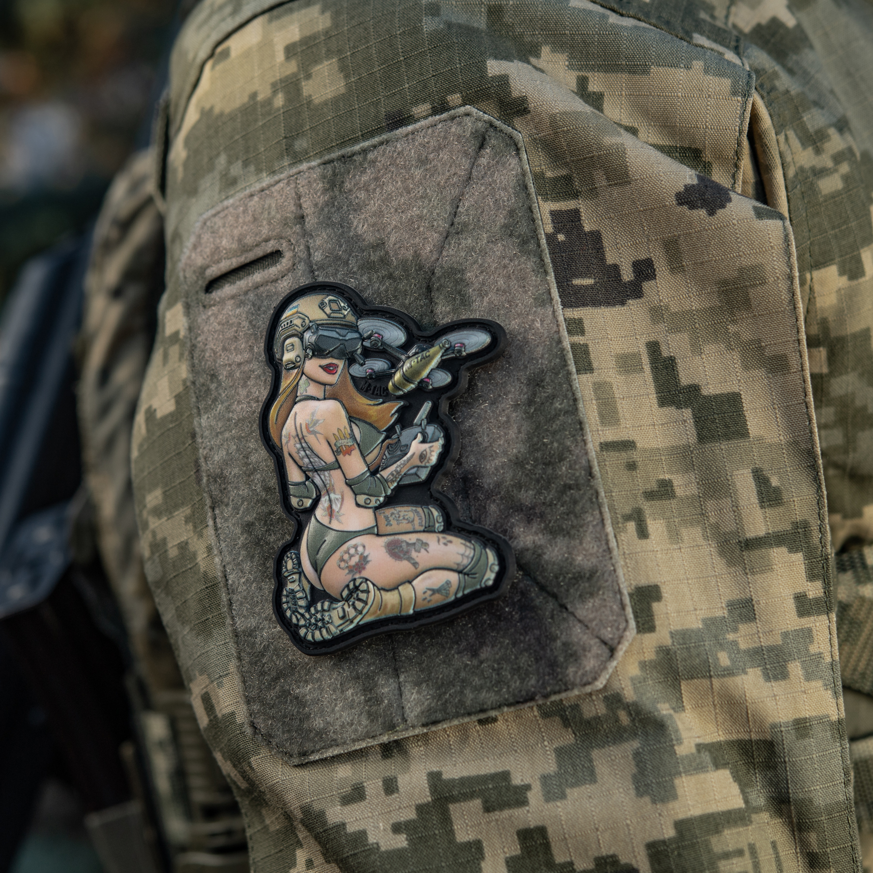 M-Tac нашивка girl №6 PVC Hooligan Olive V2 — 10