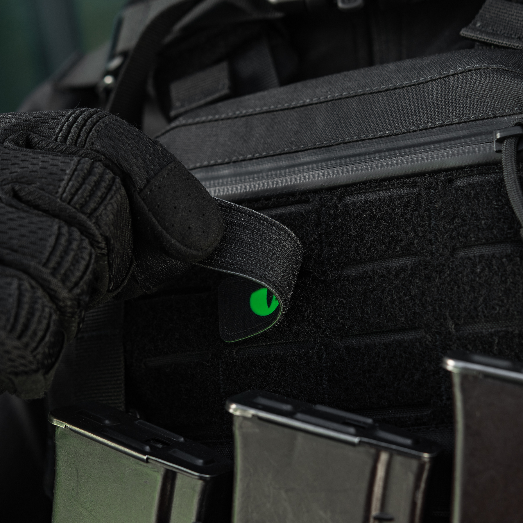 M-Tac нашивка Cat Eyes Laser Cut Black/Green/GID — 11