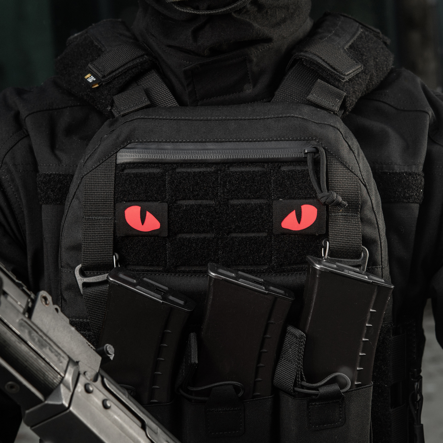 M-Tac нашивка Tiger Eyes Laser Cut (пара) Black/Red/GID — 16