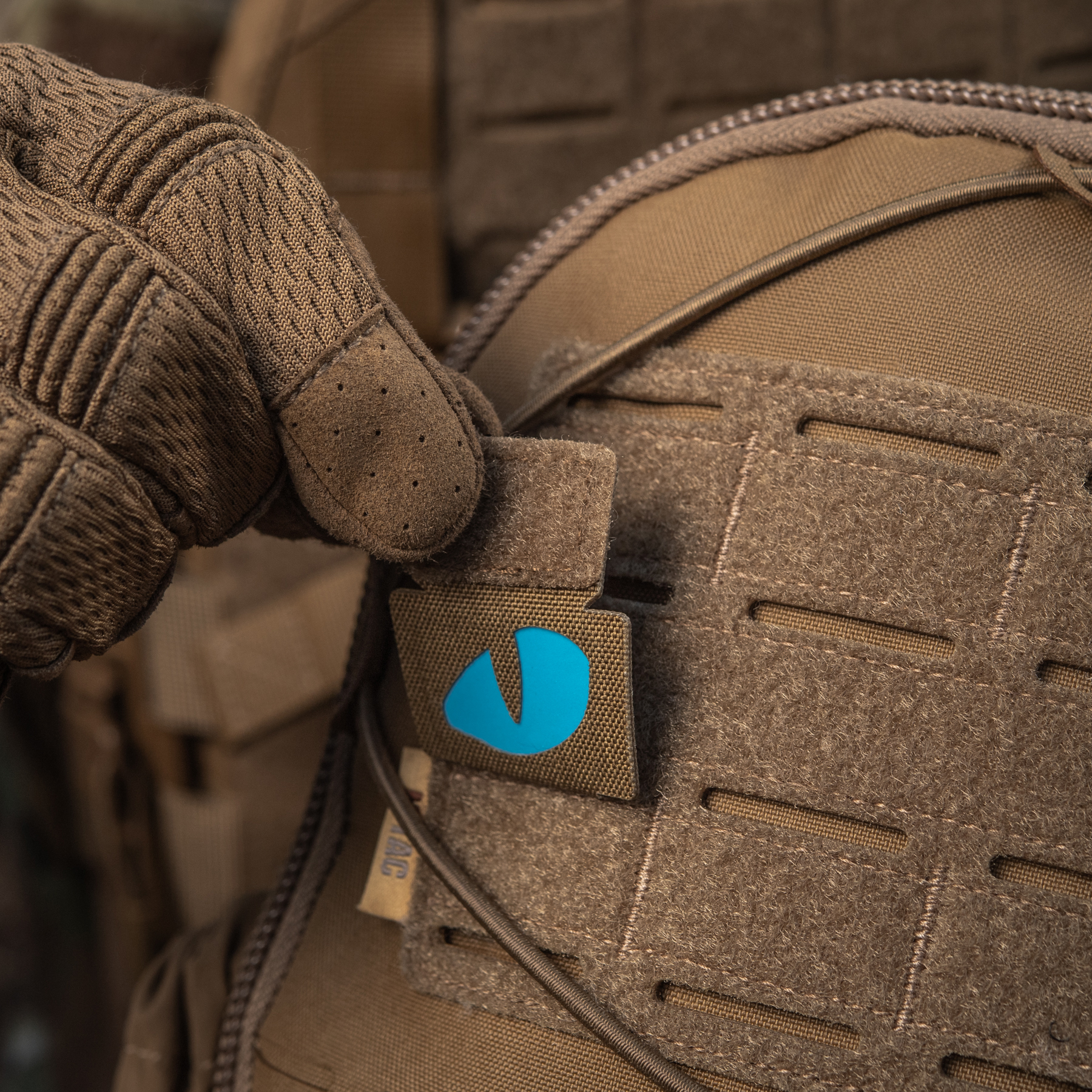M-Tac нашивка Tiger Eyes Laser Cut (пара) Coyote/Blue/GID — 13