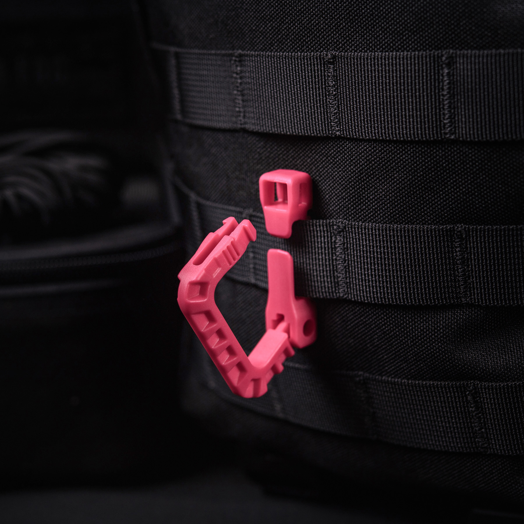 Карабин пластиковый Grimloc Pink — 13