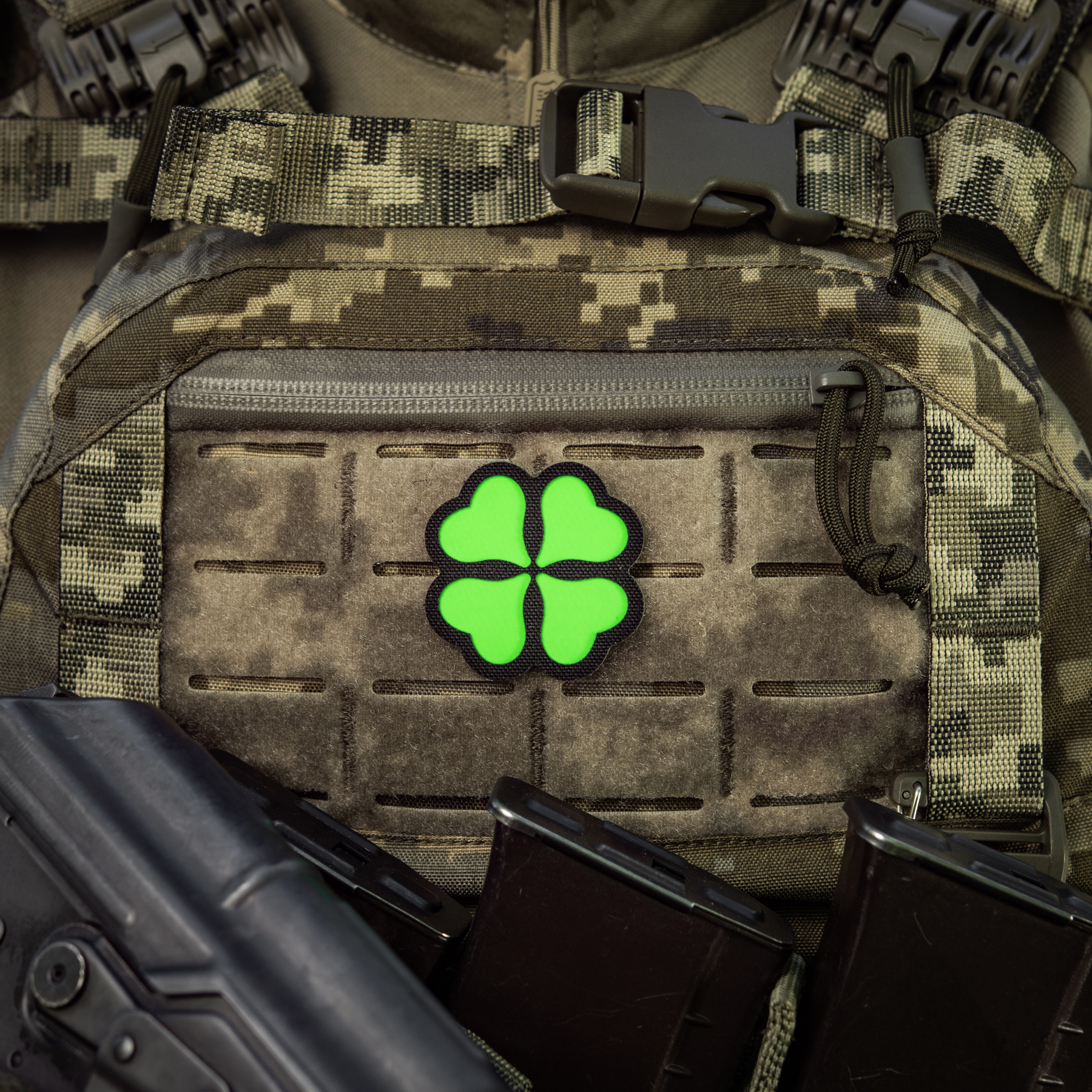 M-Tac нашивка Конюшина GID Black/Green — 8