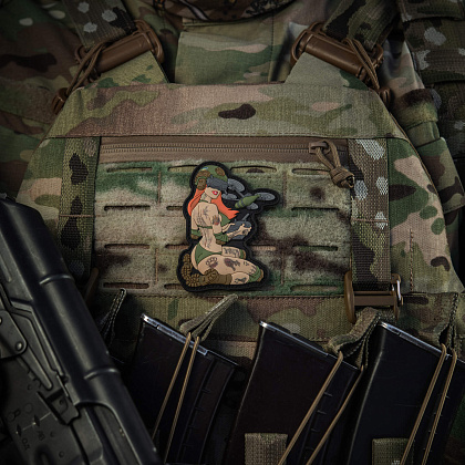 M-Tac нашивка Tactical girl №6 PVC redhead Hooligan Olive V2– Мілітарист - зображення 3