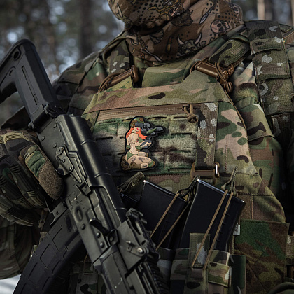 M-Tac нашивка Tactical girl №6 PVC redhead Hooligan Olive V2– Мілітарист - зображення 2